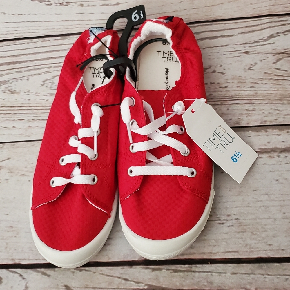 Time and Tru women's casual sneakers red with white and blue embroidery 6 1/2